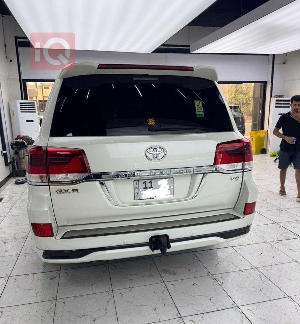 تۆیۆتا لاند کروزەر